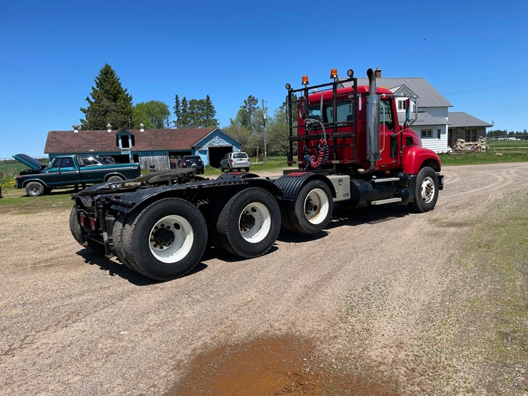 #7022-•-2003-mack-granite-tri-axle-day-cab-semi-(has-wi-title)-(deerbrook,-wi)-image-6