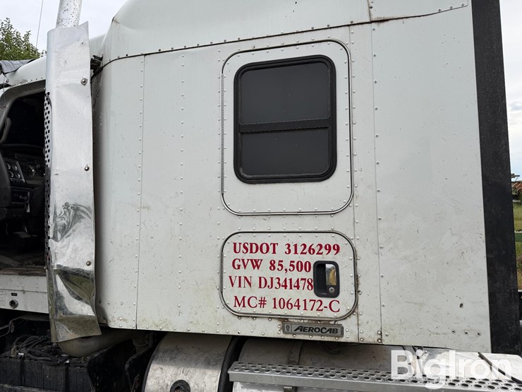 2013-kenworth-t800-image-15