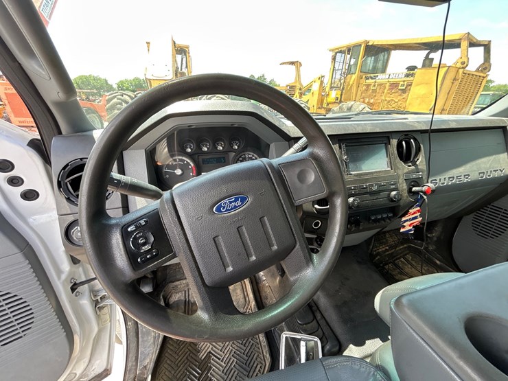 2014-ford-f550-image-11