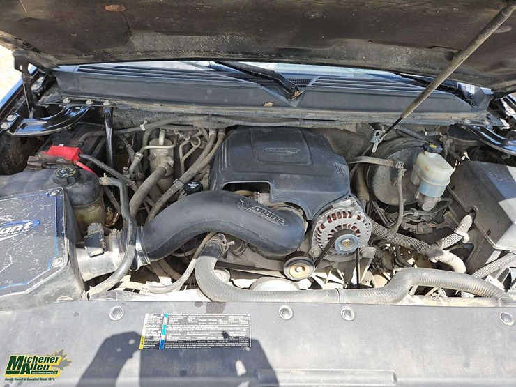 2010-cadillac-escalade-image-29