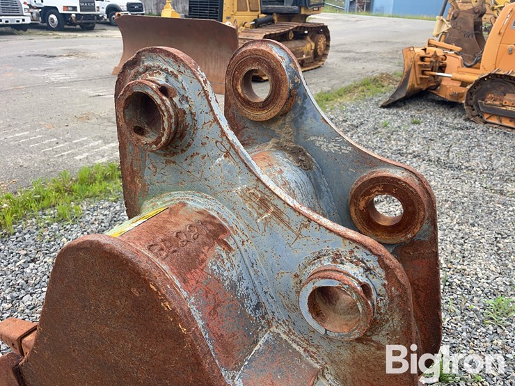 strickland-cx210-36”-excavator-bucket-image-9