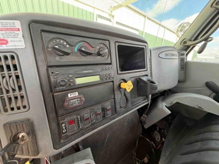 2005-international-durastar-4300-image-9