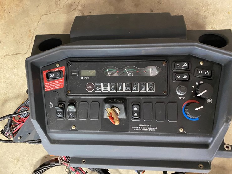 #7513-•-john-deere-new-takeoff-dash-and-control-center-(antigo,-wi)-image-3
