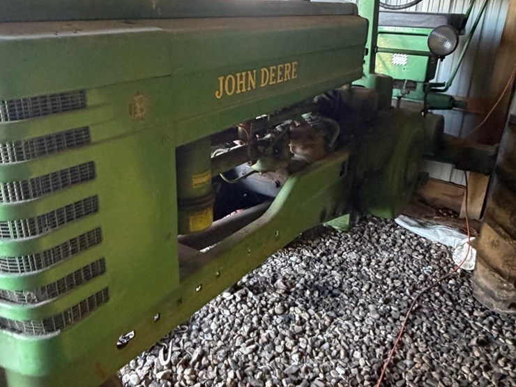 john-deere-b-image-10