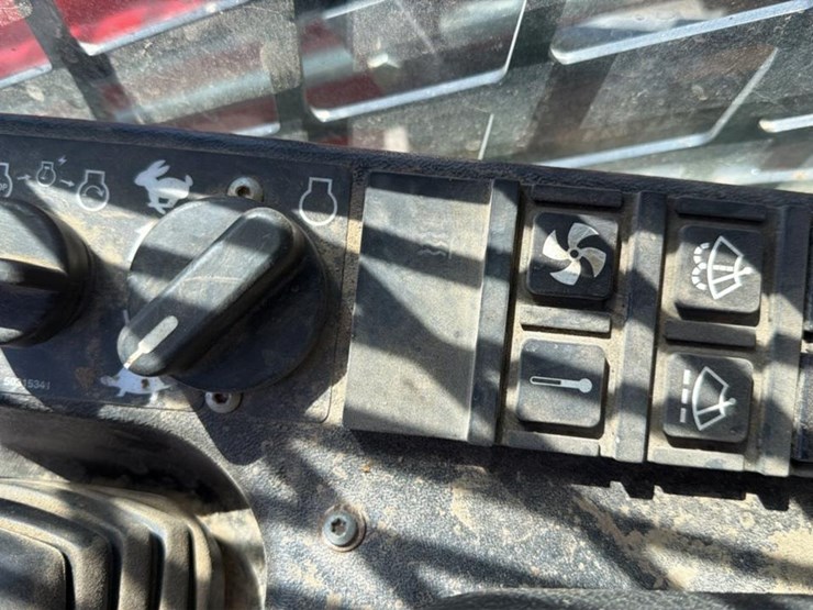 2023-manitou-2550rt-image-32