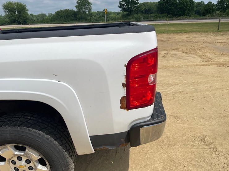 2010-chevrolet-silverado-1500-lt-image-22