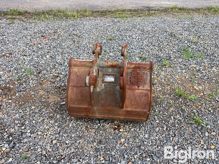 strickland-24"-backhoe-bucket-image-6