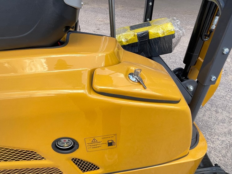 #2662-•-unused-cfg-mini-excavator-image-31