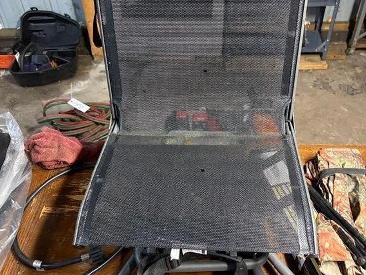 cabelas-swivel-chair-&-hunting-supplies-image-3