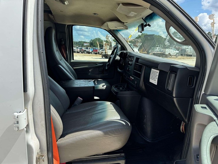 2014-chevrolet-express-g2500-image-14
