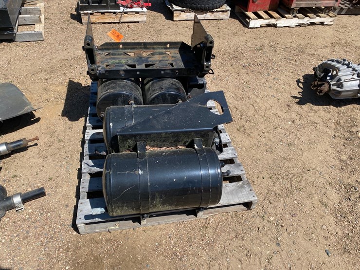 #7423-•-(2)-sets-of-truck-air-brake-tanks-(antigo,-wi)-image-6