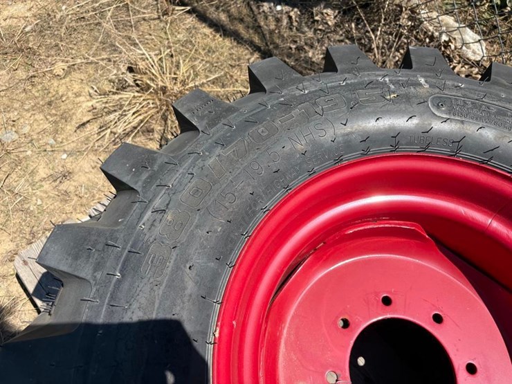 tiron-380/70-19.5-tires-w/-8-lug-rims-image-3
