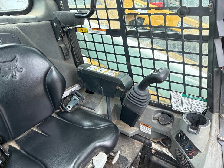 2020-bobcat-t770-image-12