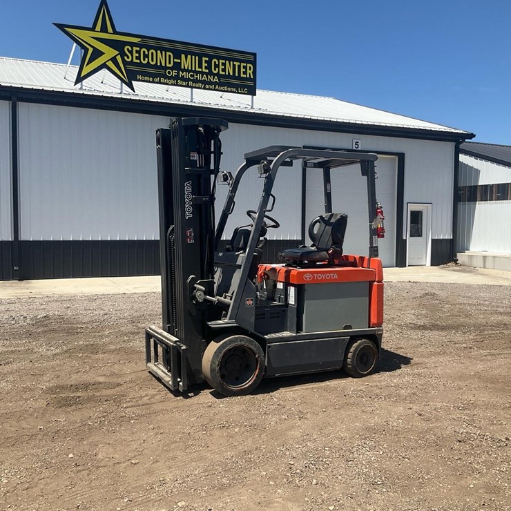 #1376 • 2005 Toyota FBCU30 Electric Forklift