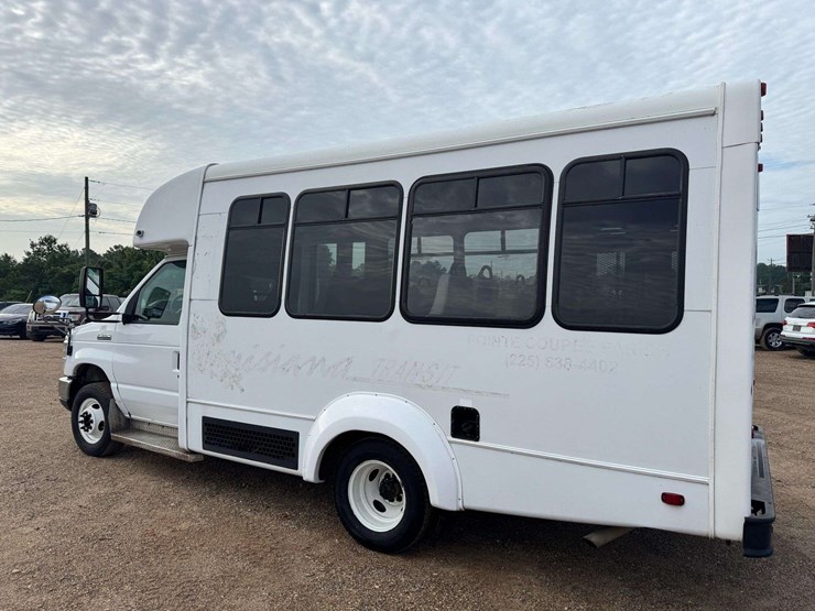 2018-ford-e350-image-4