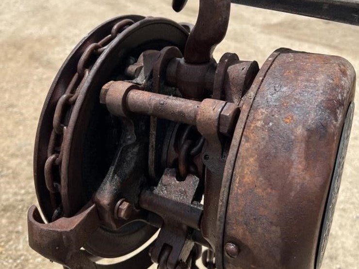 l3---yale-chain-hoist-image-2
