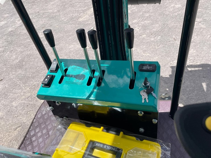 #2652-•-unused-cfg-mini-excavator-image-31