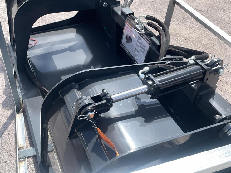 #2761-•-unused-2026-wolverine-skid-steer-grapple-bucket-attachment-image-4