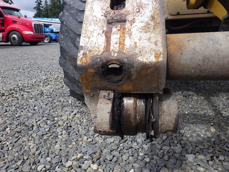 caterpillar-908m-image-11