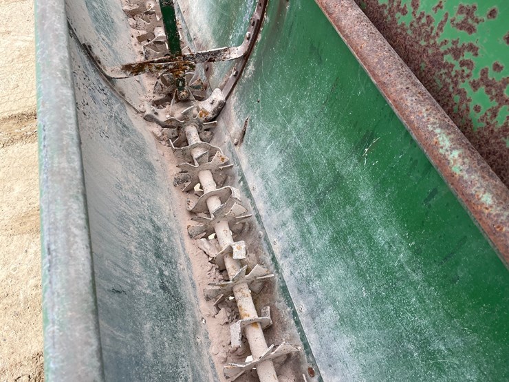#2015-•-antique-john-deere-lime-spreader-image-20