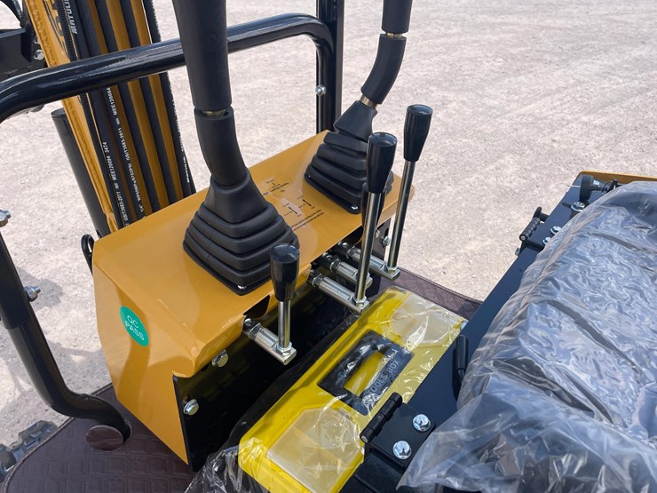 #2650-•-unused-cfg-mini-excavator-image-13