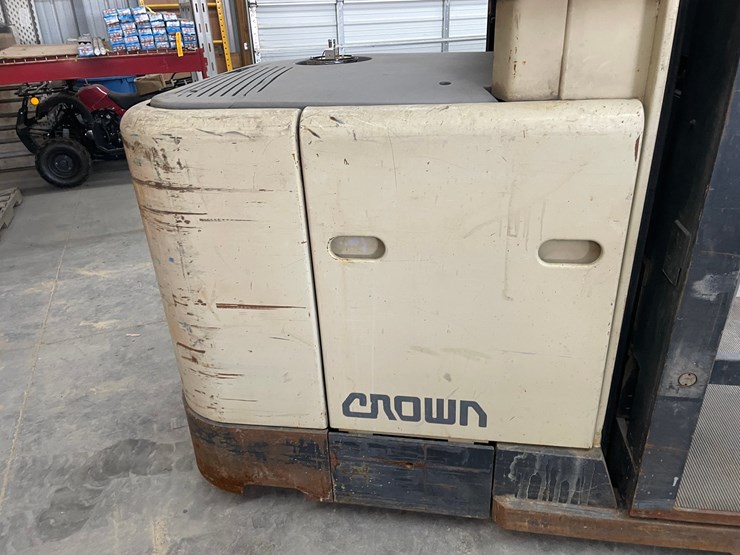 #301-•-1982-crown-electric-order-picker-image-9