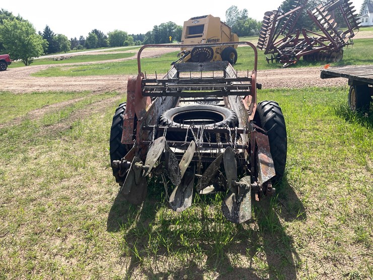 #2010-•-vintage-manure-spreader-(colfax-wi)-image-5