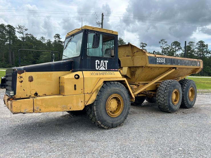 caterpillar-d250e-image-1