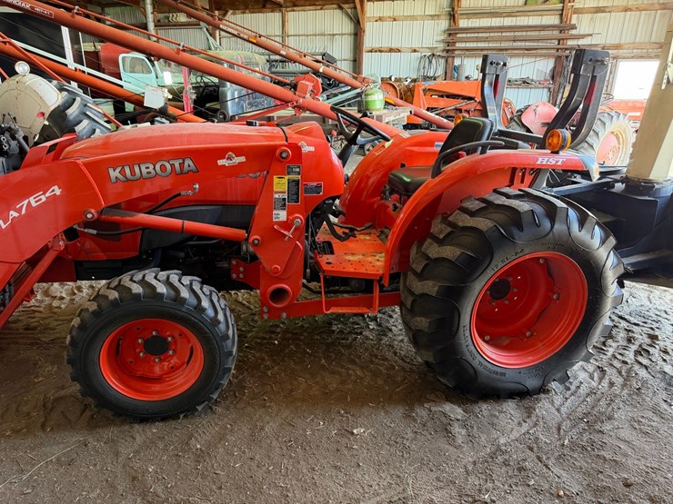 l-4600-kubota-mfd-tractor-with-loader,-237-hours-image-1