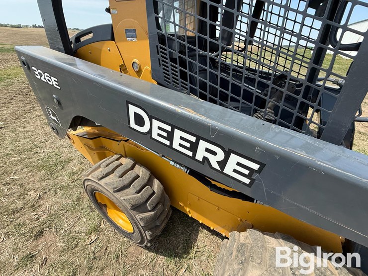 2015-deere-326e-image-19