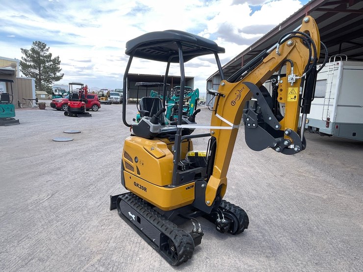 #2662-•-unused-cfg-mini-excavator-image-4