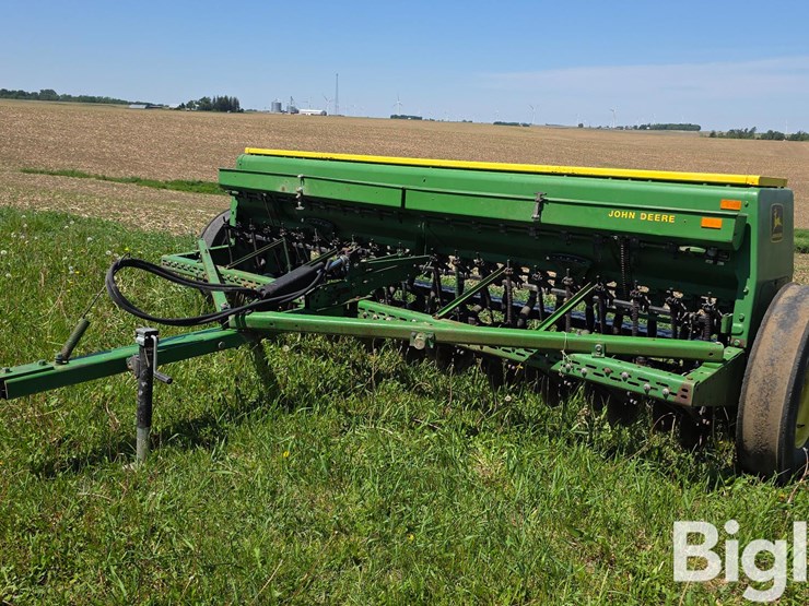 john-deere-8200-image-1