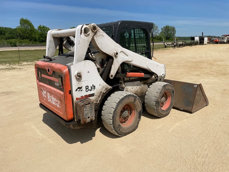 2013-bobcat-s650-image-5