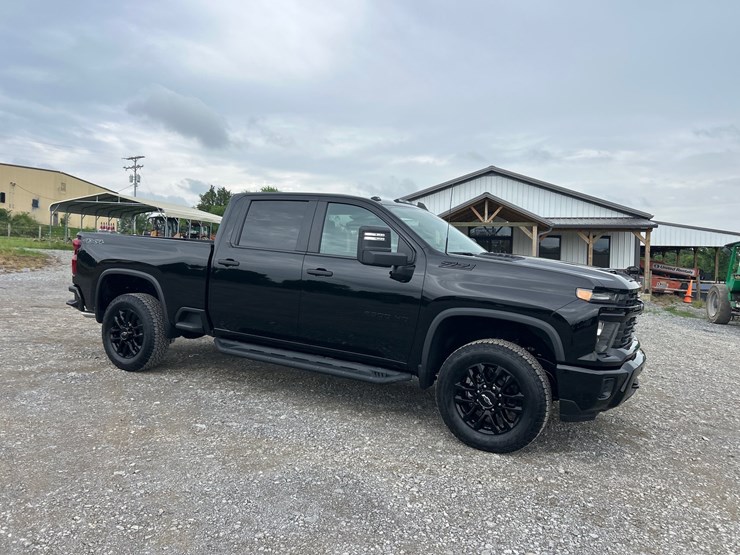 2026-chevrolet-2500hd-image-2