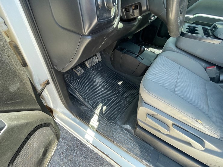 2016-chevrolet-silverado-3500-image-25