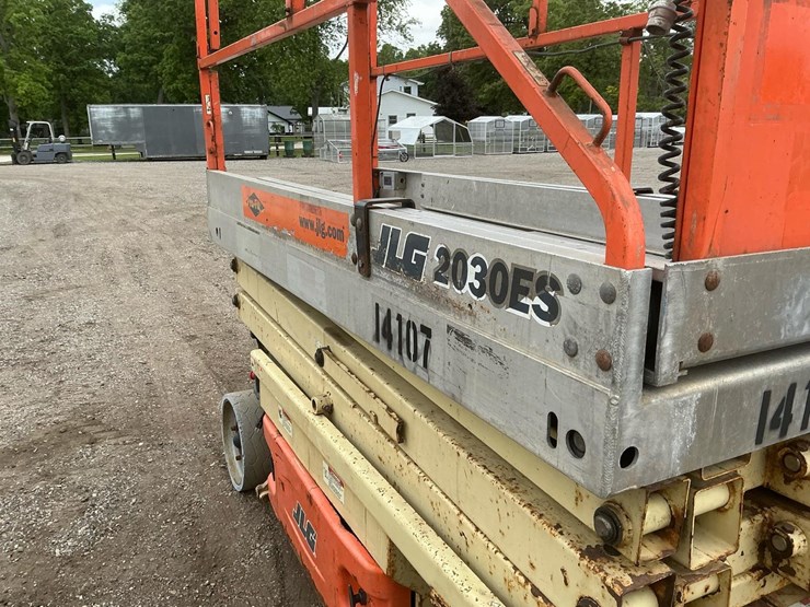 2005-jlg-2030es-image-10