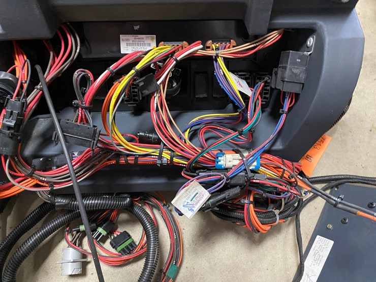 #7513-•-john-deere-new-takeoff-dash-and-control-center-(antigo,-wi)-image-11