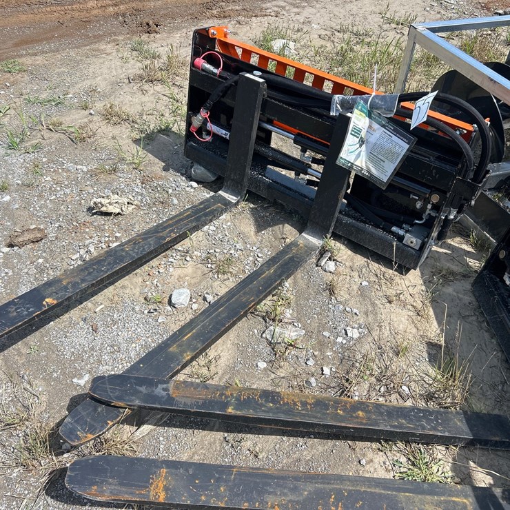 #55 • 48” HYDRAULIC SKID STEER PALLET FORKS