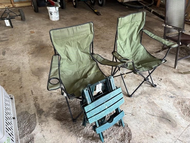 folding-chairs-&-tables-image-3