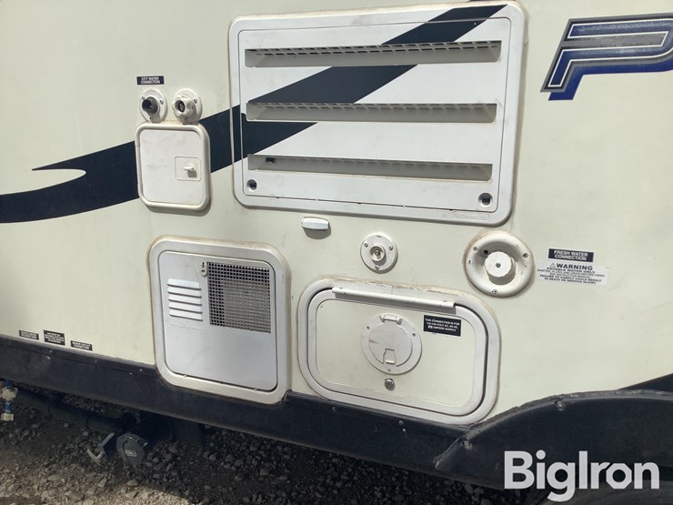 2013-pacific-coach-works-powerlite-toy-hauler/camper-image-18