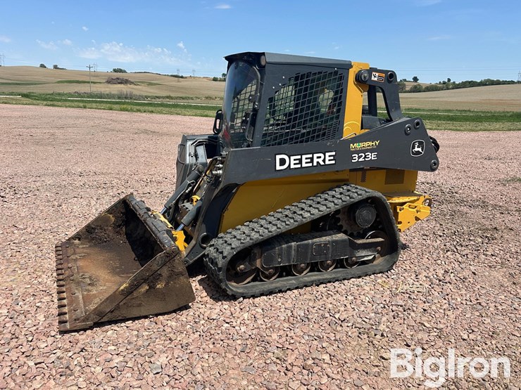2017-deere-323e-image-1