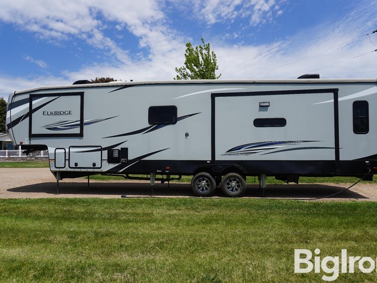 2021-heartland-elkridge-37bar-37'-camper-w/3-large-slide-outs-image-8