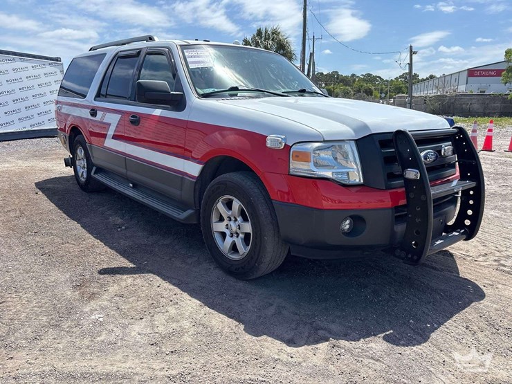 2013-ford-expedition-el-xlt-image-2