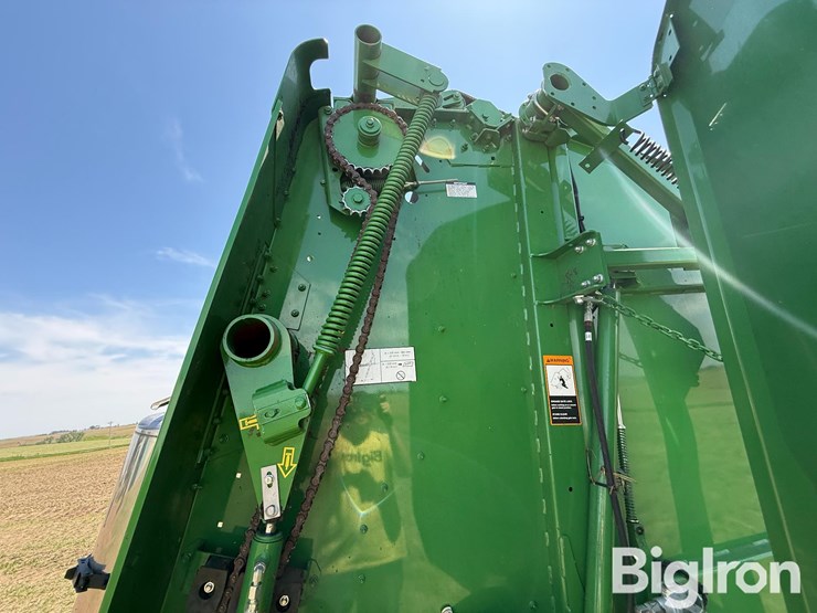 2022-john-deere-560m-image-15