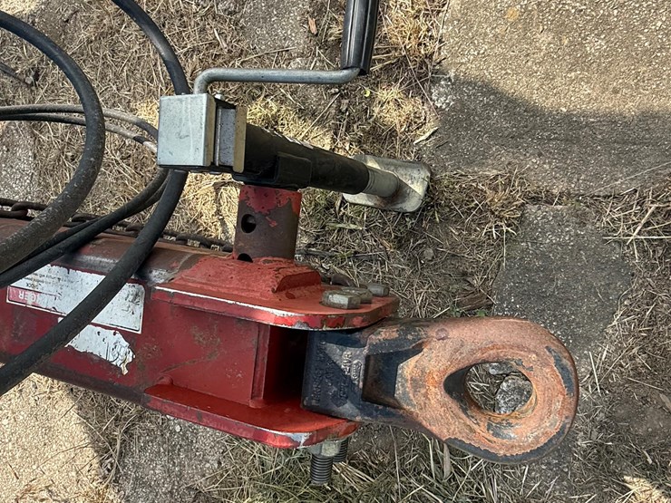 2010-case-ih-330-image-10