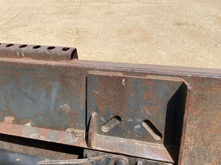 2013-bobcat-s650-image-73