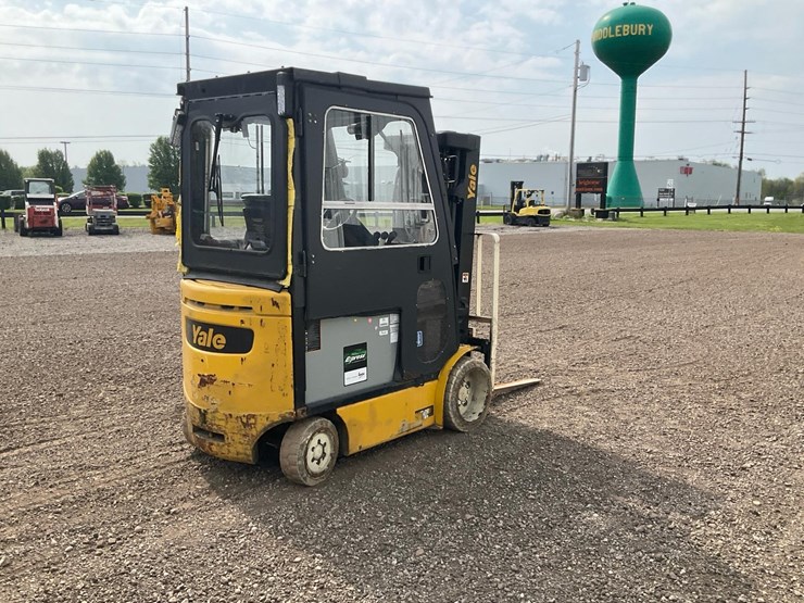#1358-•-2017-yale-electric-forklift-image-5