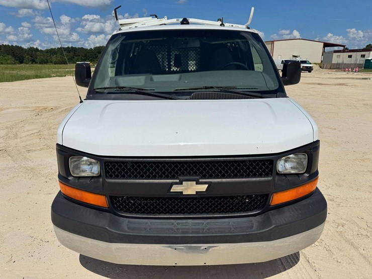2014-chevrolet-express-g2500-image-5