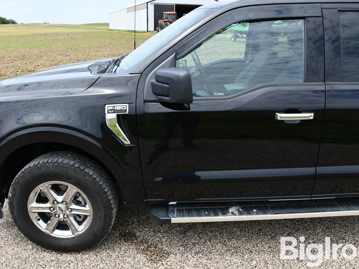 2025-ford-f150-xlt-image-13