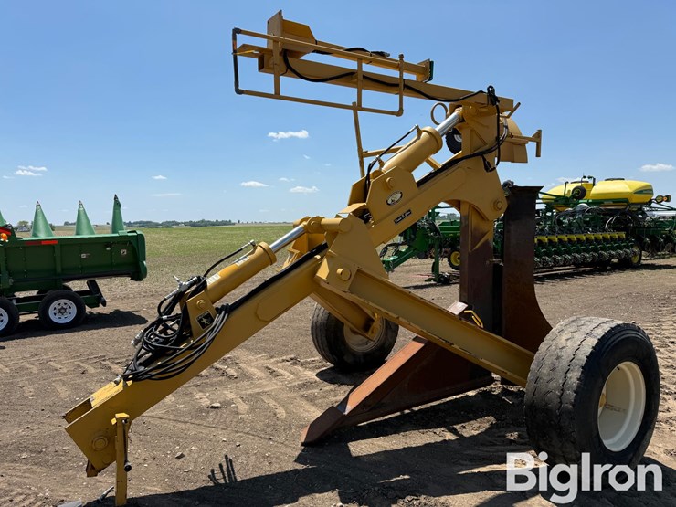 johnson-6'-pull-type-drainage-tile-plow-w/john-deere-igrade-image-1